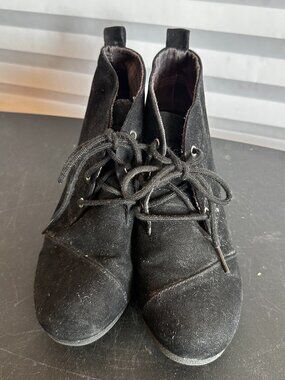 Attention Women’s Black Faux Suede Wedge Lace-Up Shoes Sz 9 – Chic Ankle Bootie